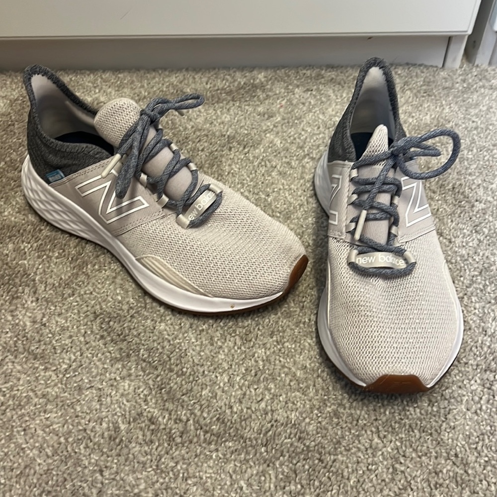 New Balance fresh foam roav tennis shoe